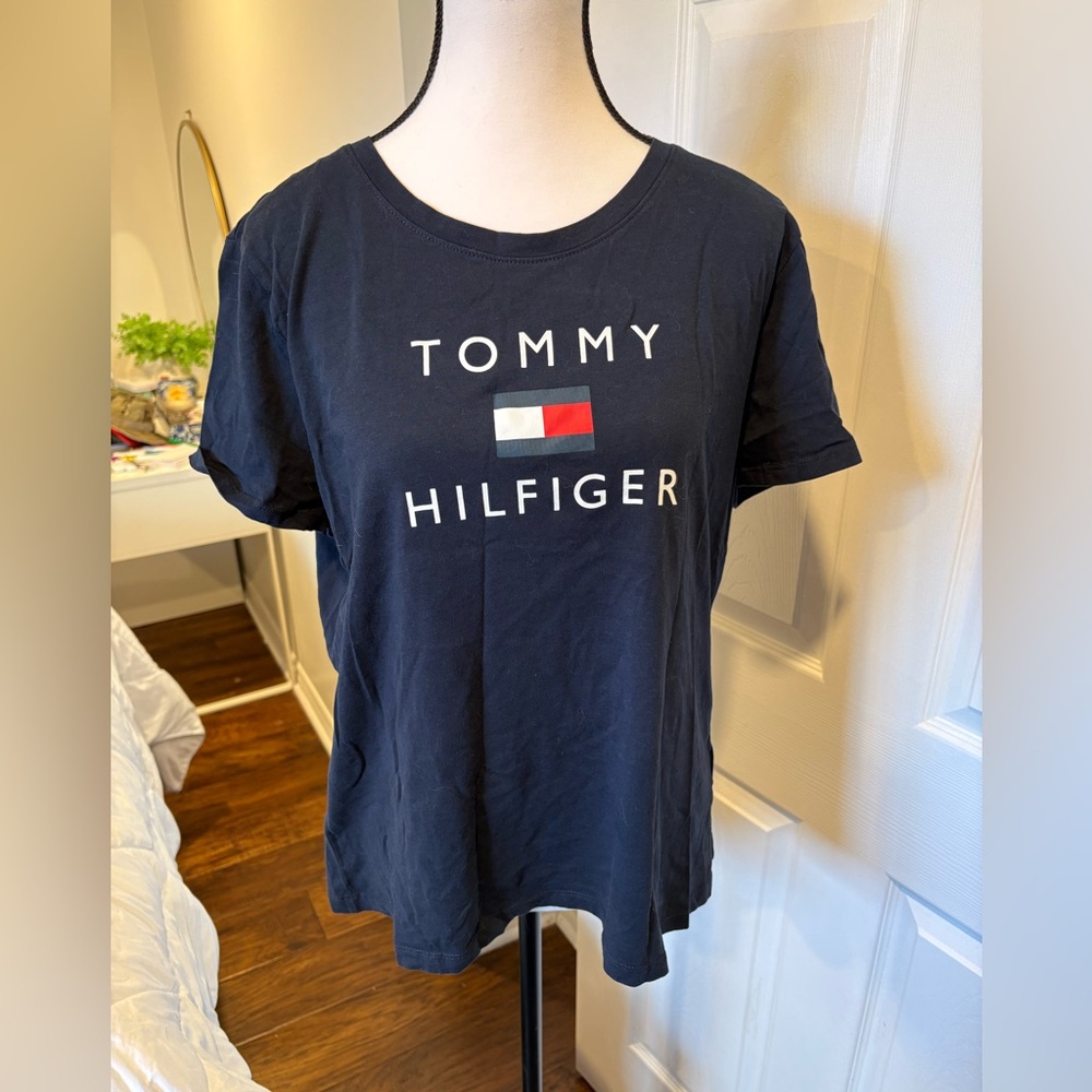 🌷Tommy Hilfiger Navy Logo Tee Size XL 3/$30